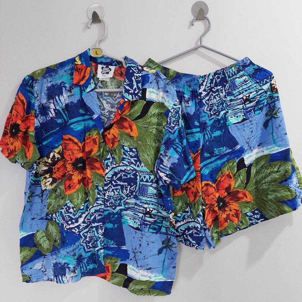 Hilo Hattie Women's M/L Hawaiian 2-PC Floral Print Shorts Sleeve Shirt Set